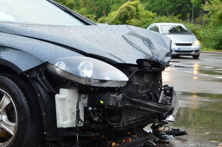 PKW Unfall bei Nässe